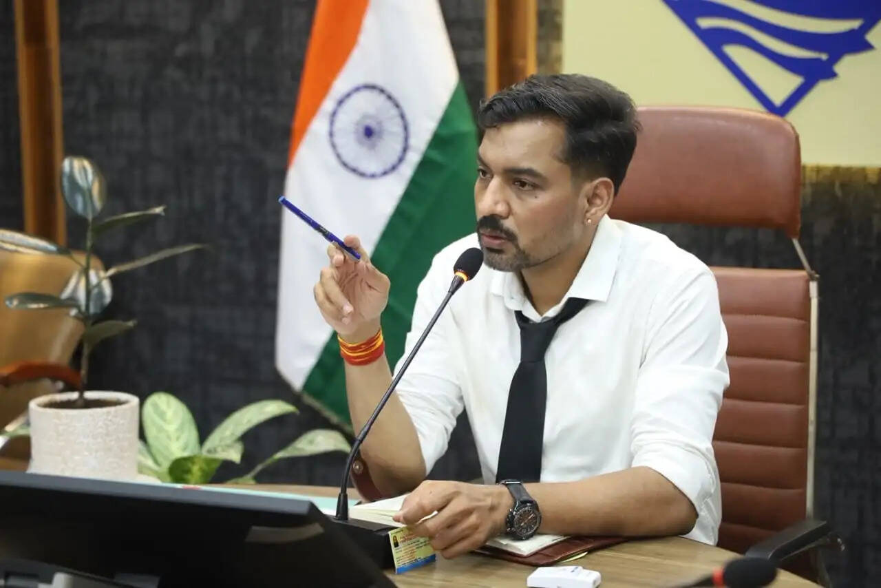 समाधान दिवस में जिलाधिकारी ने सुनीं 164 शिकायतें, लापरवाही पर सख्त कार्रवाई के निर्देश