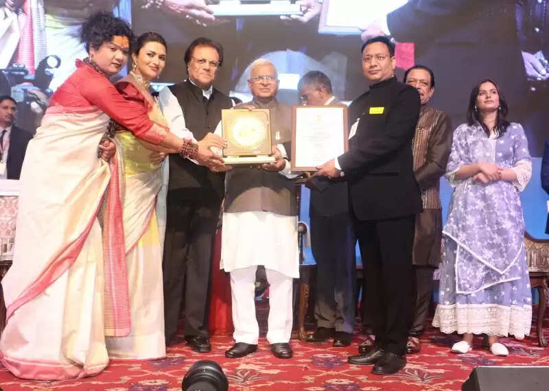 मप्रः 15वें राष्ट्रीय मतदाता दिवस पर राज्यपाल ने चुनाव में उत्कृष्ट काम करने वाले अधिकारियों को किया सम्मानित