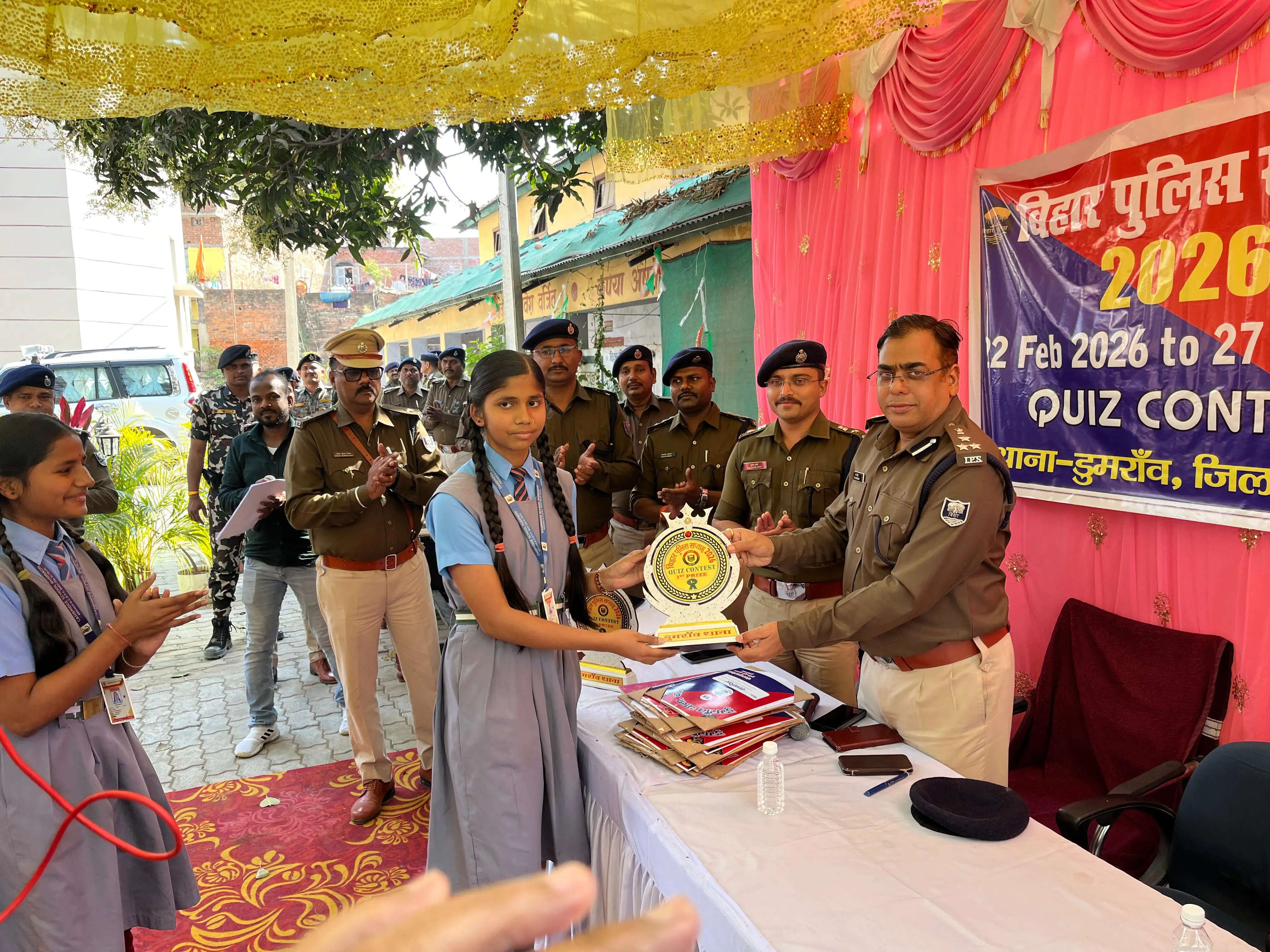 पुलिस सप्ताह कार्यक्रम में डीआईजी ने बच्चों को किया सम्मानित