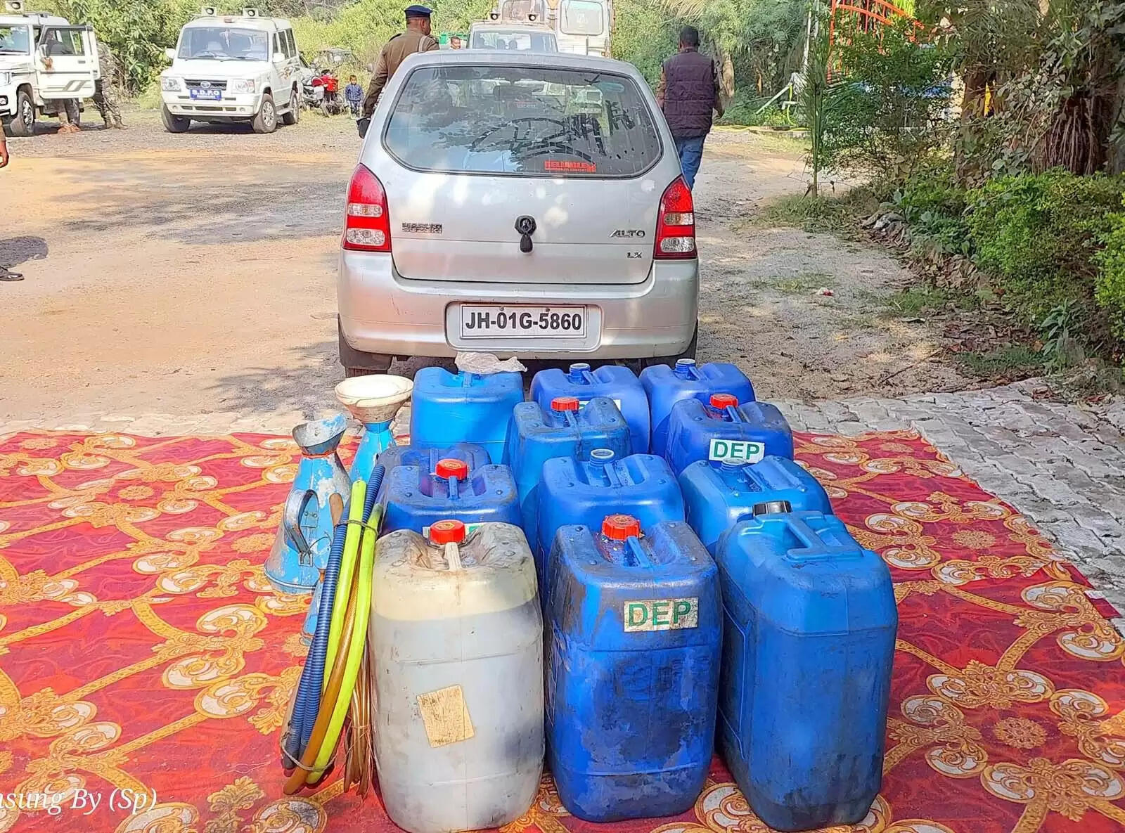 विदेशी मुद्रा चोरी का खुलासा, छह गिरफ्तार