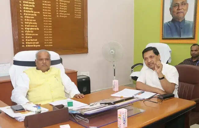 ग्रामीण विकास के लिए बनने वाली योजनाओं में गरीब का विशेष ख्याल रखा जाए : श्रवण कुमार