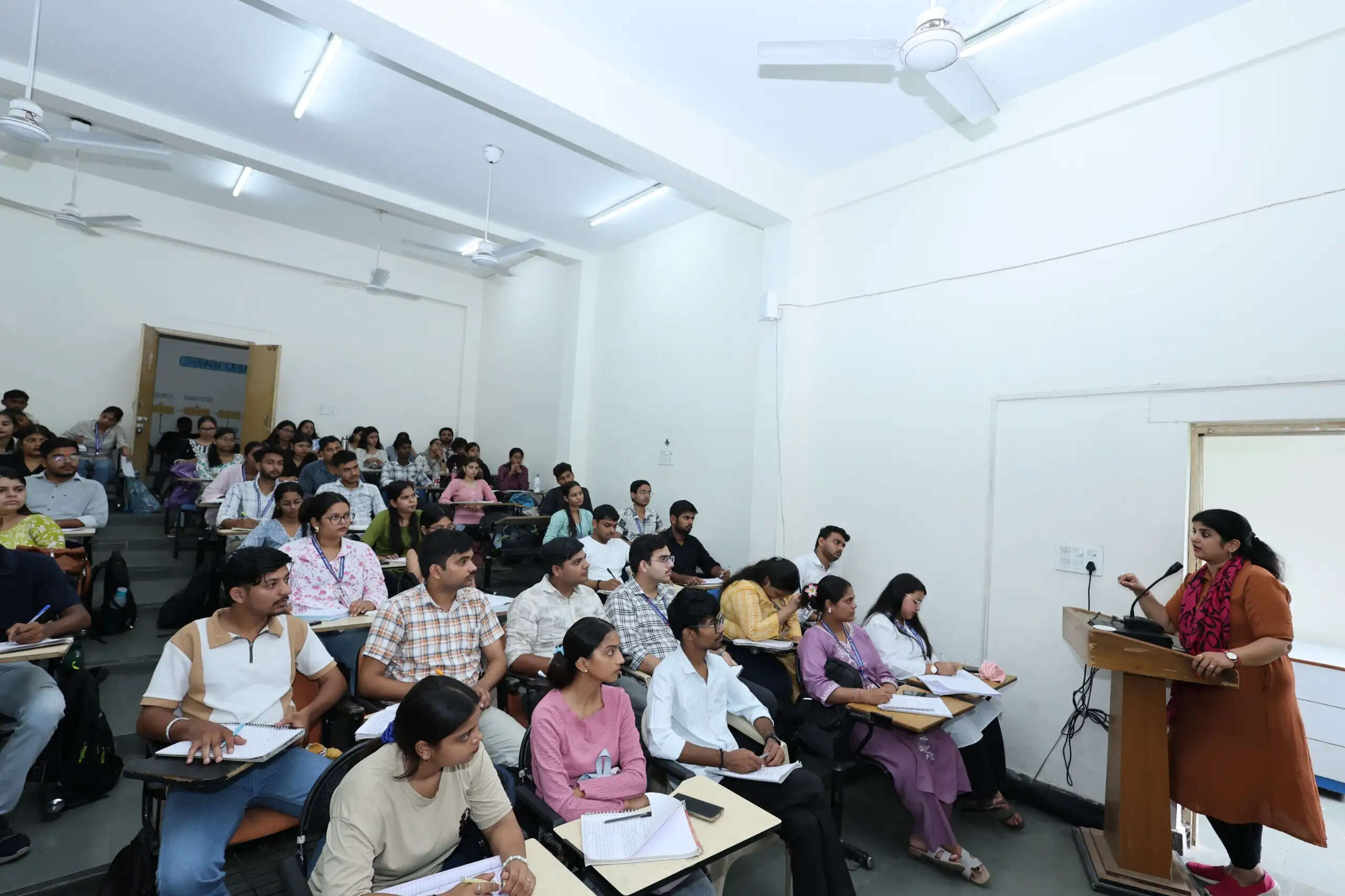 व्यावहारिक कार्यशालाएं छात्रों को मीडिया की वास्तविक चुनौतियों के लिए करती हैं तैयार : डॉ. दिवाकर अवस्थी