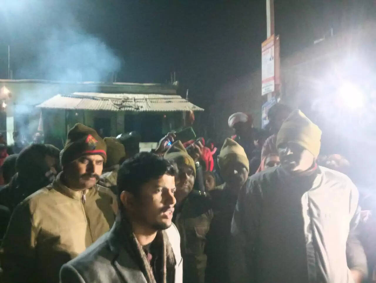 झोलाछाप इंजेक्शन ने छीनी किशोर की सांसें, सड़क पर उतरा गांव का आक्रोश