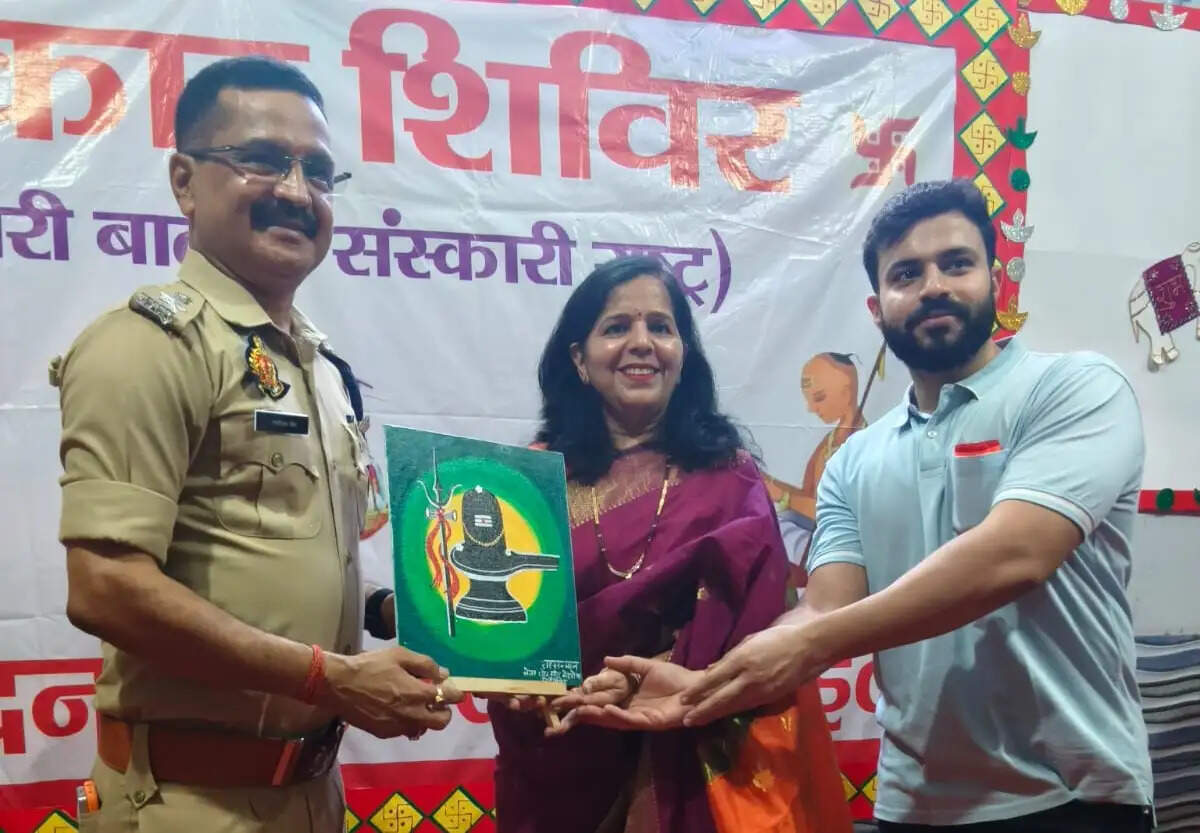 अपराध की जड़ है संस्कारों की कमी: कुमार रणविजय सिंह