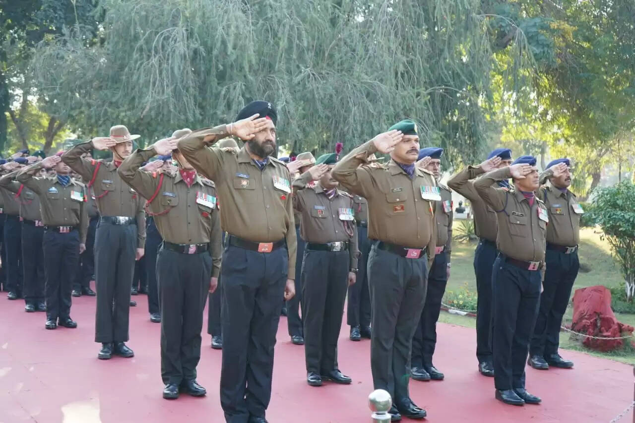विजय दिवस पर बलिदानी सैनिकों को श्रद्धांजलि अर्पित की