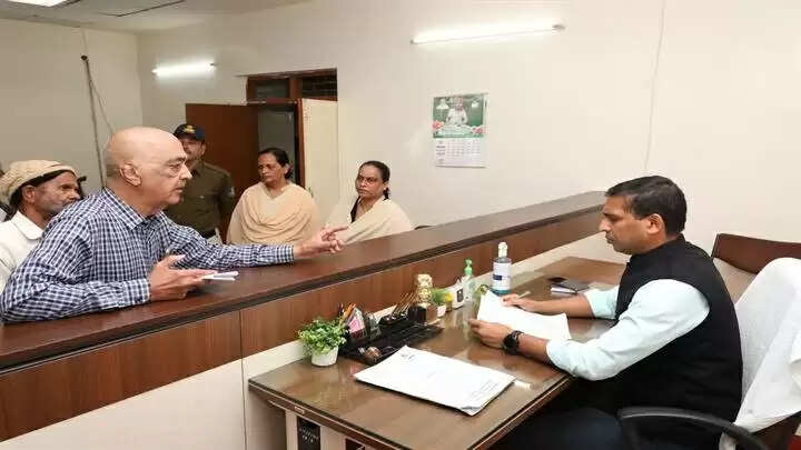 इंदौरः जनसुनवाई में जरूरतमंदों को मिली&nbsp;इलाज, शिक्षा और रोजगार के लिए मदद