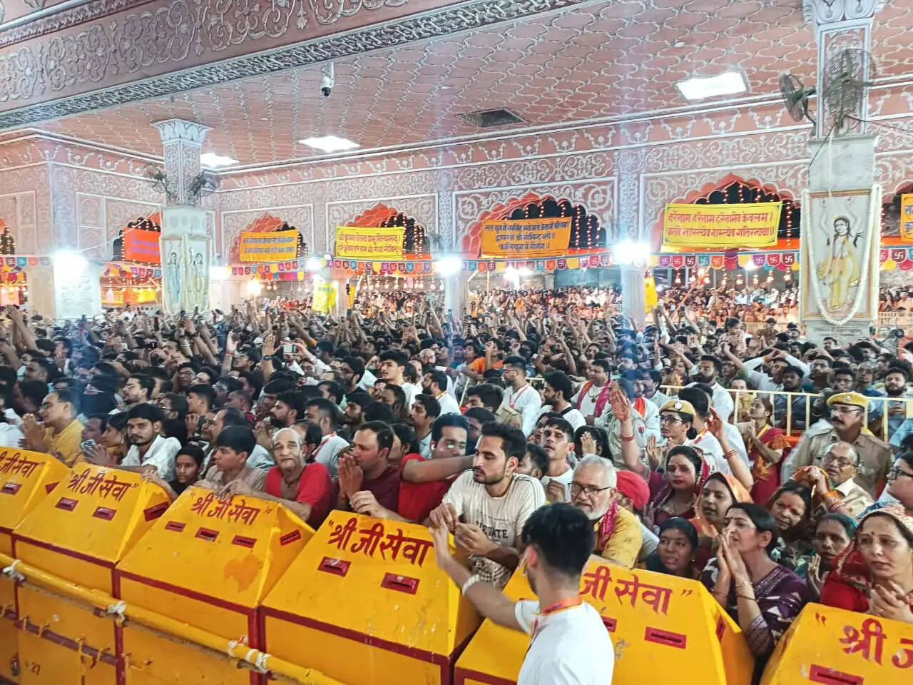 कृष्ण भक्ति में डूबी छोटी काशी: गोविंददेवजी के दरबार में उमड़ा आस्था का सैलाब