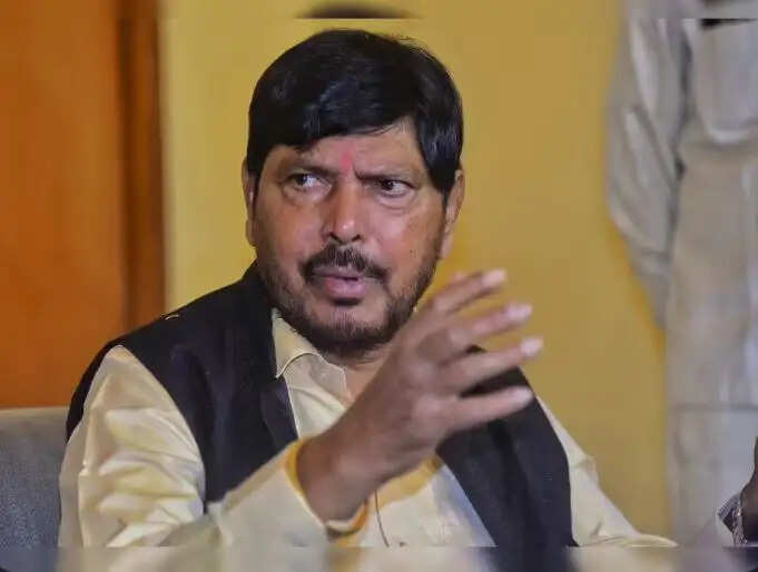 सोशल मीडिया पर आरक्षण समाप्त करने की मांग संविधान की भावना के विरुद्ध, ऐसे तत्वों के खिलाफ़ होगी सख्त कानूनी कार्रवाई : रामदास आठवले