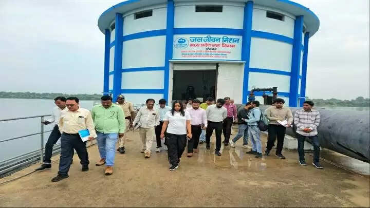 बड़वानीः कलेक्टर ने किया ’जल जीवन मिशन’ के तहत जल निगम एवं पीएचई के कार्यो का निरीक्षण