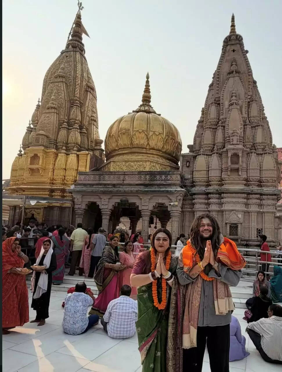 काशी गंगा महोत्सव में आए गायक हंसराज रघुवंशी ने बाबा विश्वनाथ के दरबार में लगाई हाजिरी