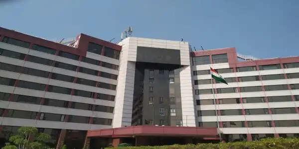 यमुना बाजार के घाटों पर बने 310 मकानों को खाली करने का निर्देश