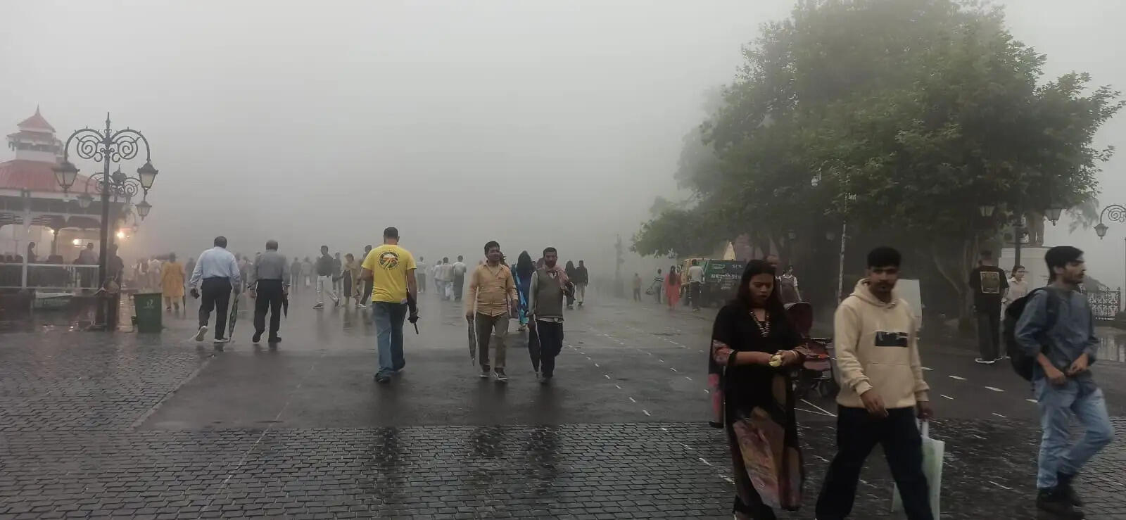 हिमाचल में फिर भारी बारिश, भूस्खलन से 112 सड़कें अवरुद्ध, कई जगह बिजली गुल