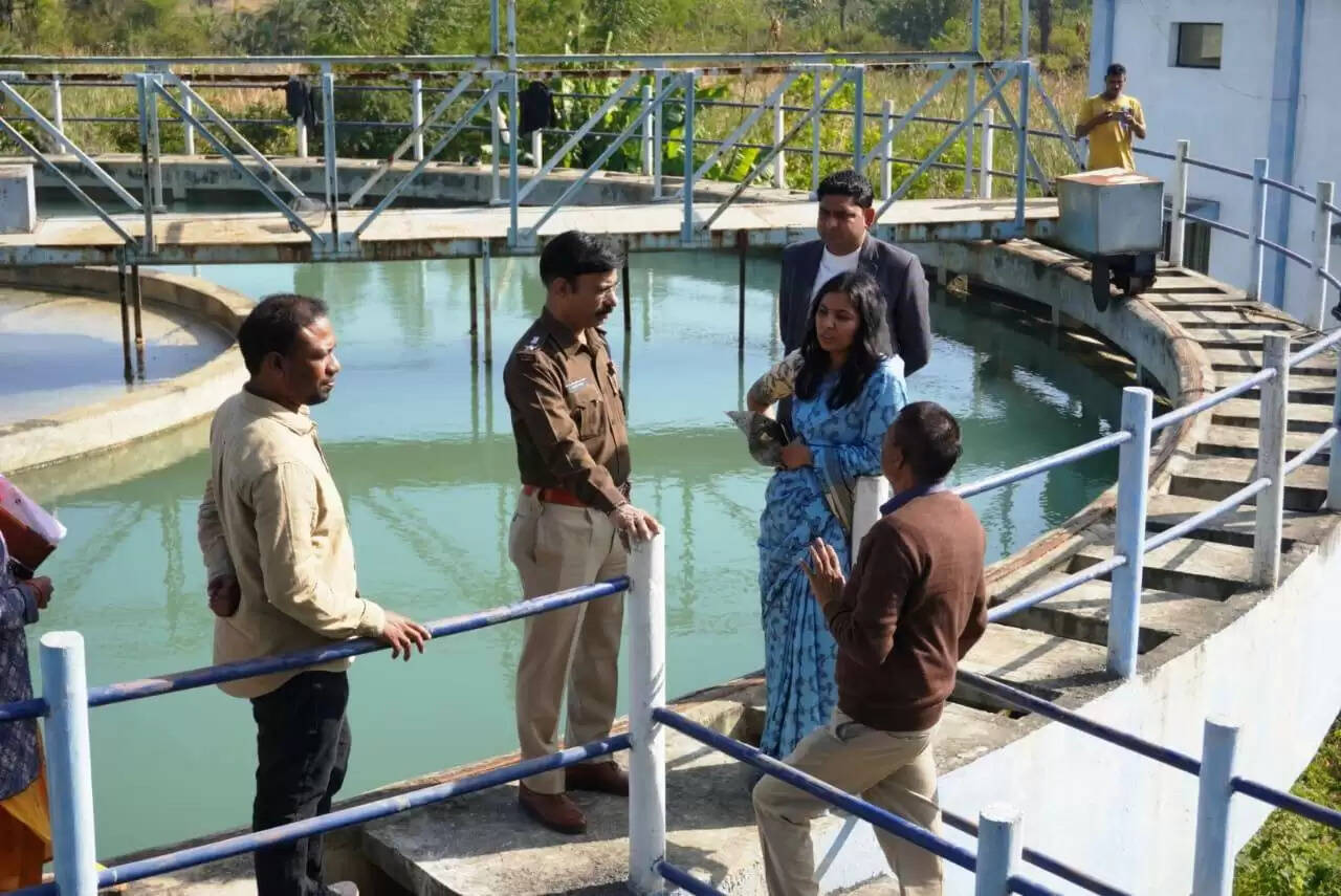 सिवनीः कलेक्टर–एसपी ने किया पानी और सफाई व्यवस्था का औचक निरीक्षण