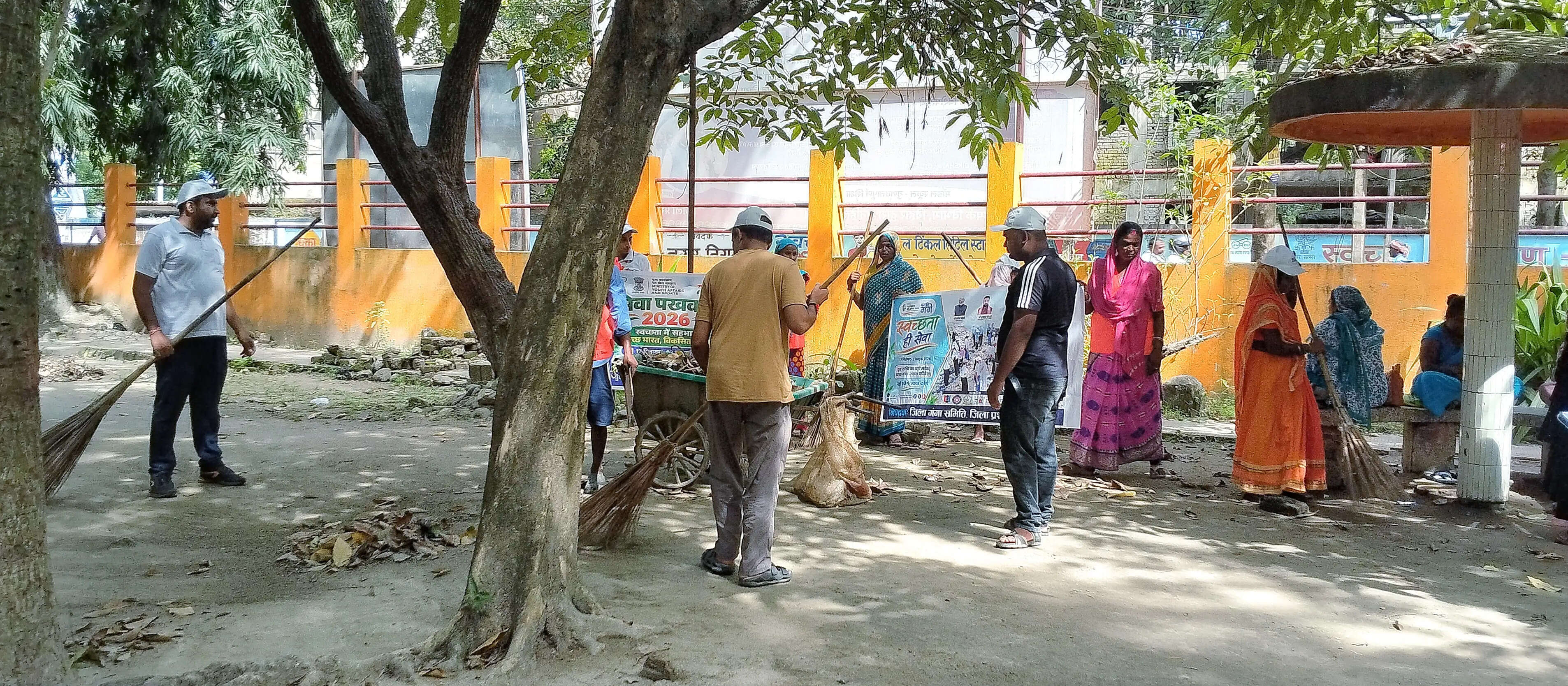 कचड़ा प्रबंधन से ही प्रदूषण मुक्त होंगी नदियां: कटिहार में पार्कों व सार्वजनिक स्थलों को चमकाकर युवाओं ने पेश की मिसाल