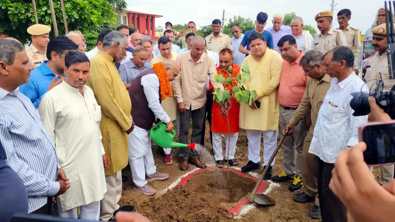 फरीदाबाद : प्रत्येक नागरिक एक पेड़ अपनी मां के नाम का जरूर लगाएं : मूलचंद शर्मा