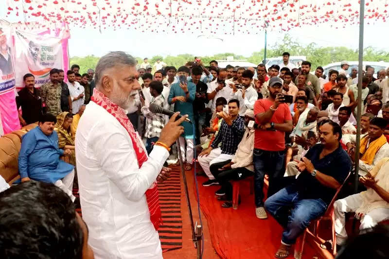 बाढ़ एवं अतिवृष्टि से क्षतिग्रस्त सड़कों को शीघ्र बनाने की कार्यवाही की जाएगीः मंत्री पटेल