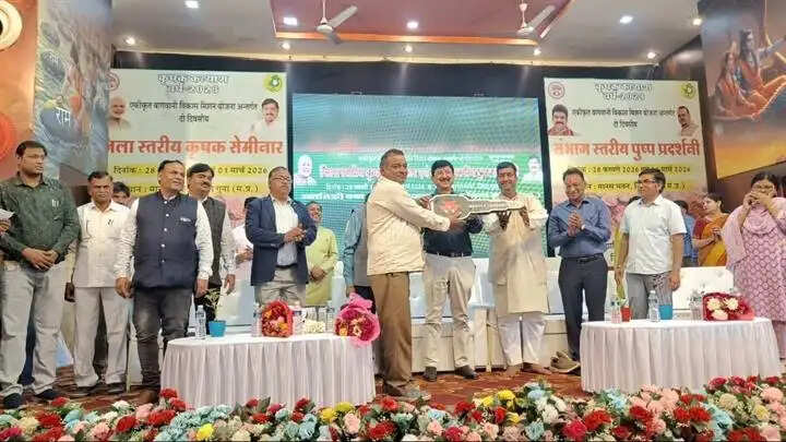 गुलाबों की खुशबू से महका गुना, कलेक्टर ने किया संभाग स्तरीय पुष्प प्रदर्शनी का शुभारंभ