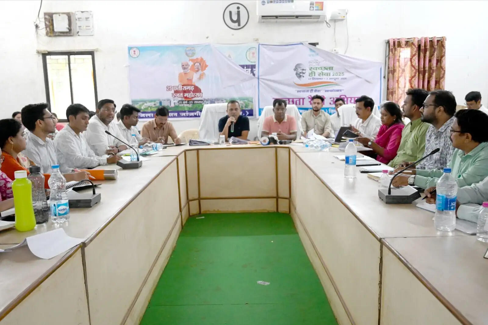 जांजगीर-चांपा: विकास कार्यों की तय हुई टाइमलाइन, धीमी प्रगति पर होगी सख्त कार्रवाई, कलेक्टर ने दिए निर्देश