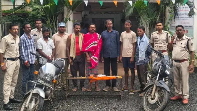 सरगीपाल में जुआ खेल रहे आठ जुआरी गिरफ्तार