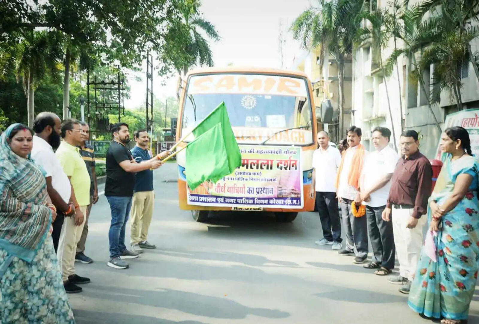 कोरबा : 35 तीर्थयात्रियों का दल श्रीरामलला दर्शन हेतु अयोध्याधाम के लिए रवाना