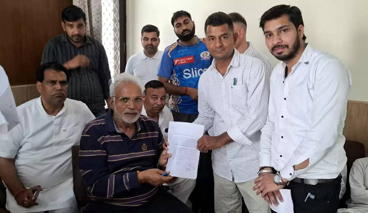 हिसार-अमृतसर ट्रेन विस्तार की मांग, शिष्टमंडल ने मंत्री-विधायकों को सौंपा ज्ञापन