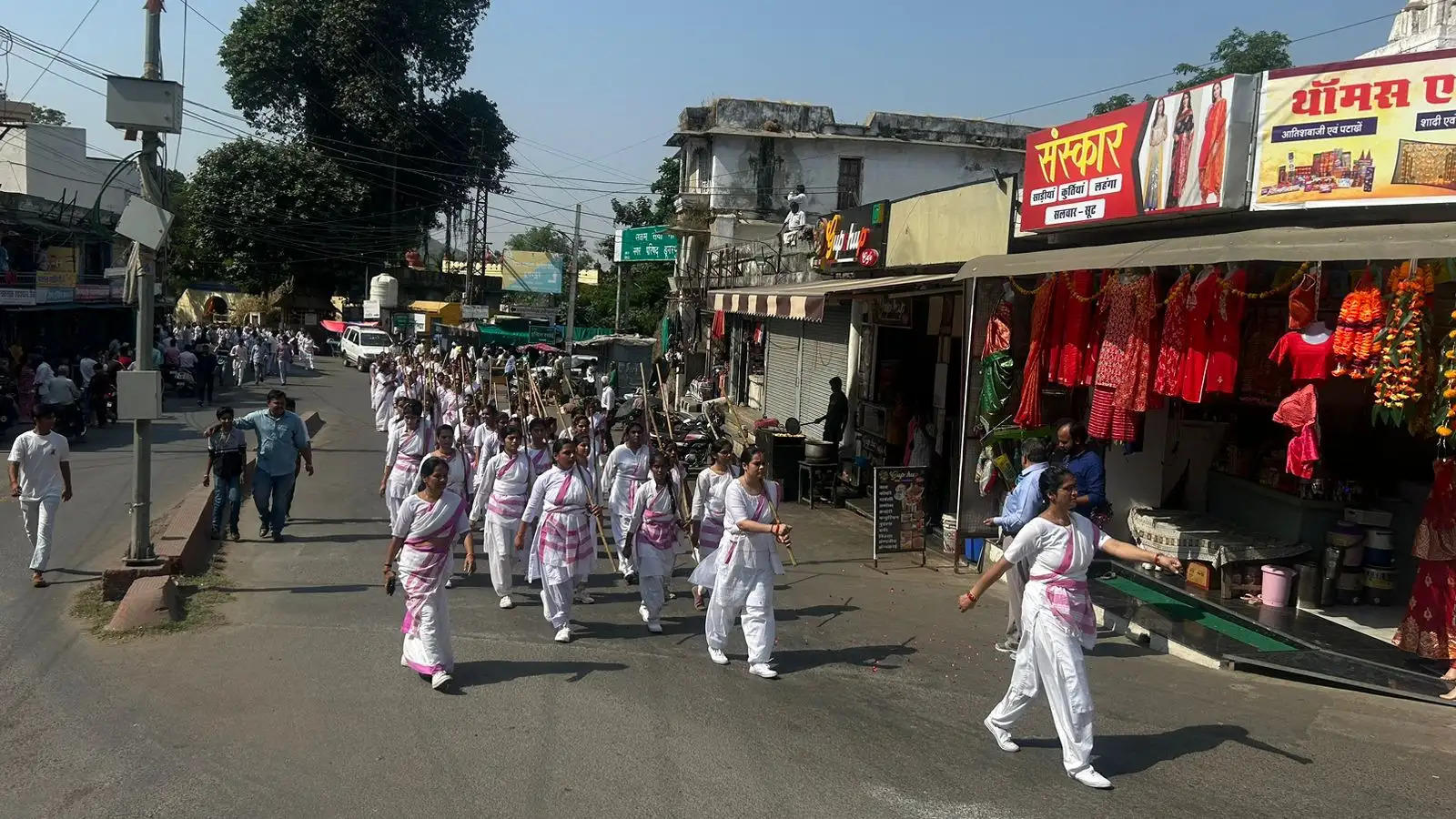 राष्ट्रीय सेविका समिति ने डूंगरपुर शहर में निकाला विशाल पथ संचलन