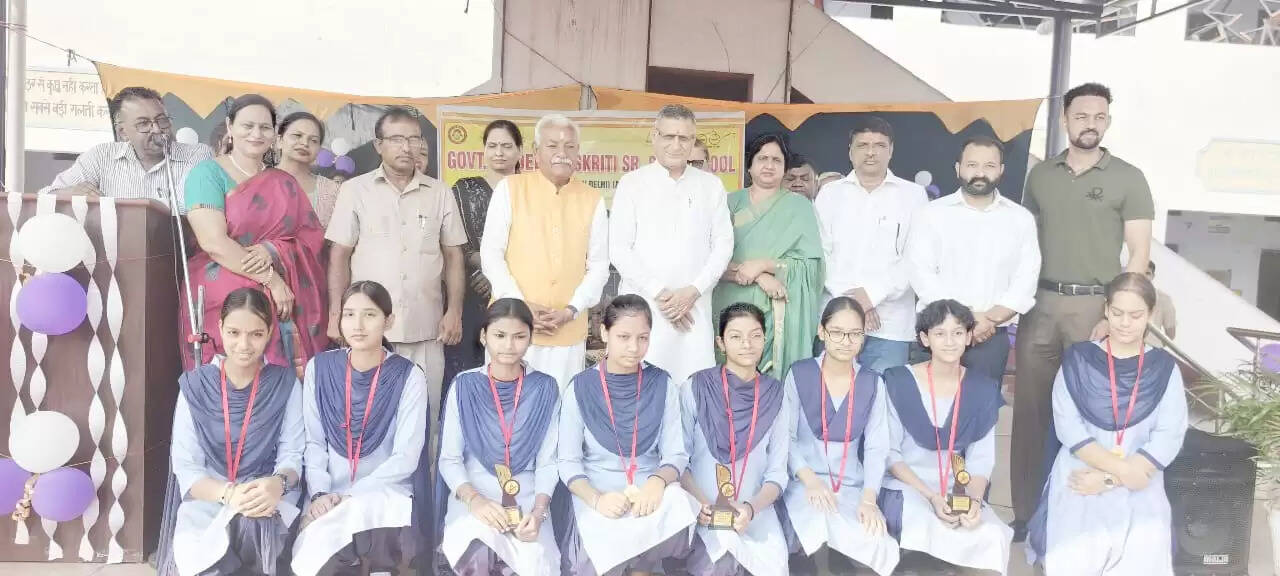यमुनानगर: बोर्ड परीक्षा में अव्वल विद्यार्थियों को पूर्व कैबिनेट मंत्री ने किया सम्मानित