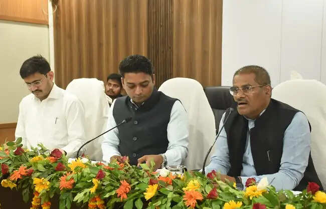 घरेलू उपयोग के लिए खेत से मिट्टी लेने वाले किसानों पर जुर्माना न लगाएं खनन अधिकारी: डॉ. प्रमोद कुमार