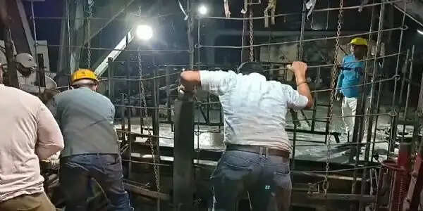 पांडवेश्वर: कुमारडीही कोलियरी में 200 फीट नीचे फंसी 'डुलि', 14 ईसीएल कर्मी खदान में फंसे, रेस्क्यू ऑपरेशन जारी