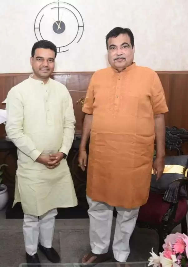 सीएम धामी से मिले भाजपा जिलाध्यक्ष सत्येन्द्र राणा ने पार्टी की प्रचंड जीत पर दी बधाई