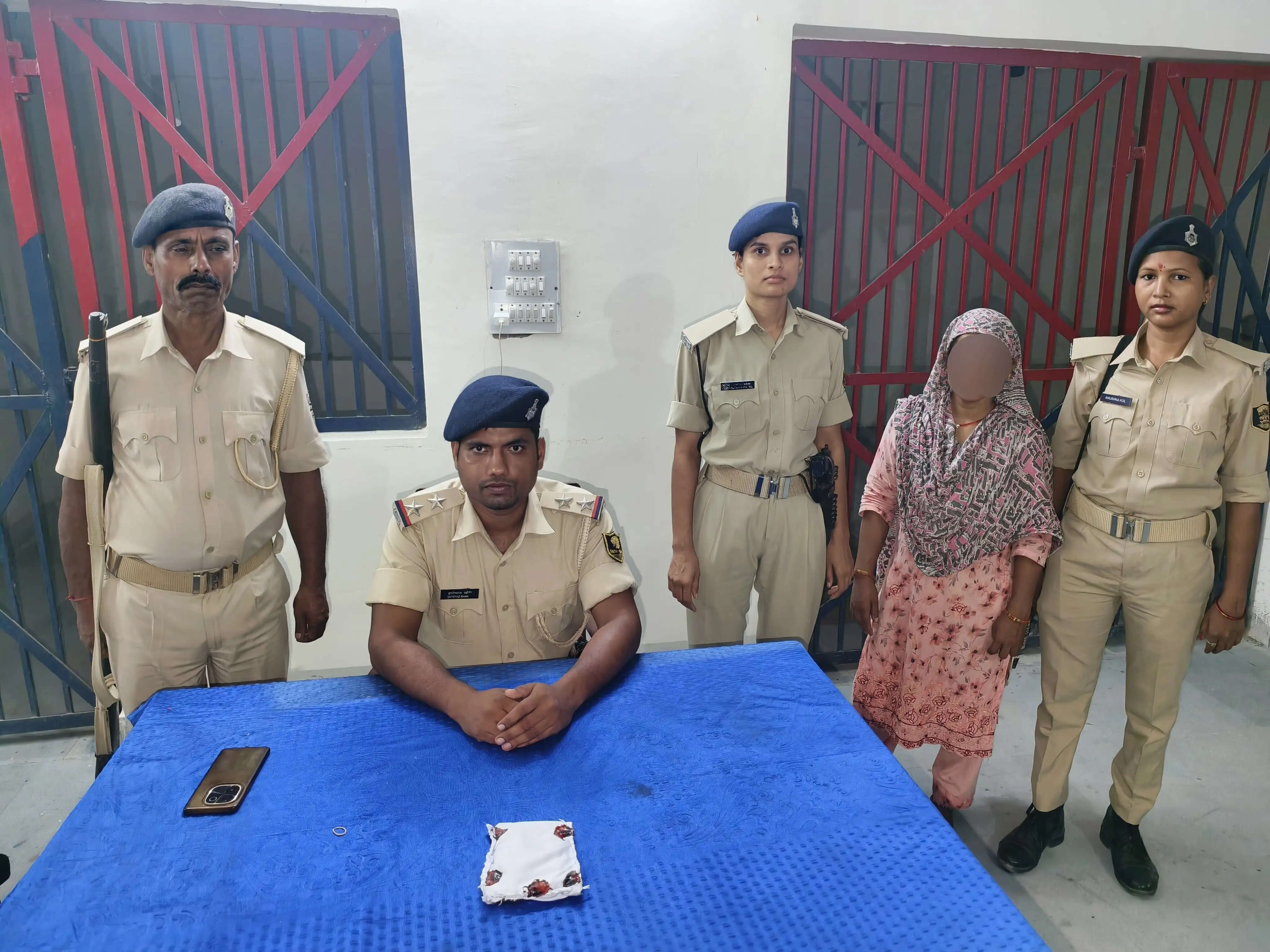 स्मैक के साथ महिला गिरफ्तार