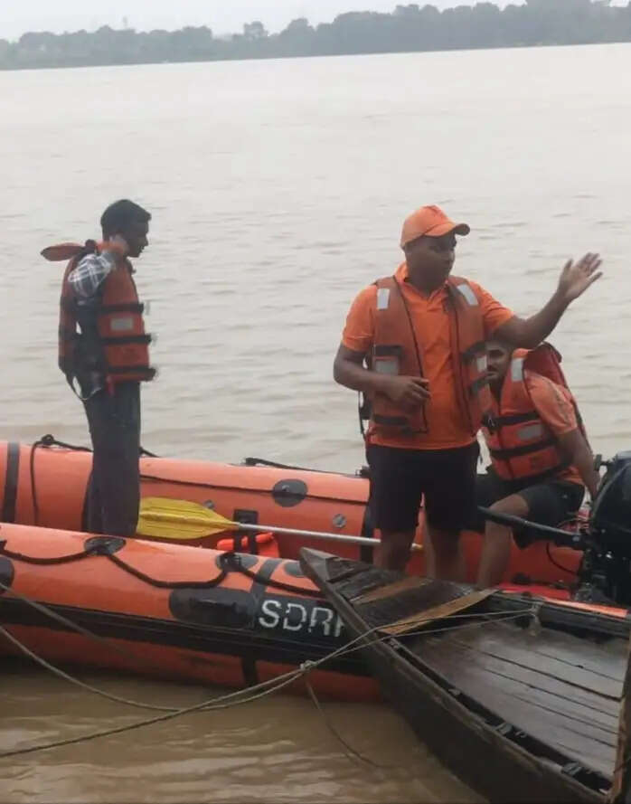 मुर्गा पार्टी के दौरान गंगा में डूबा युवक, नौ साथी हिरासत में