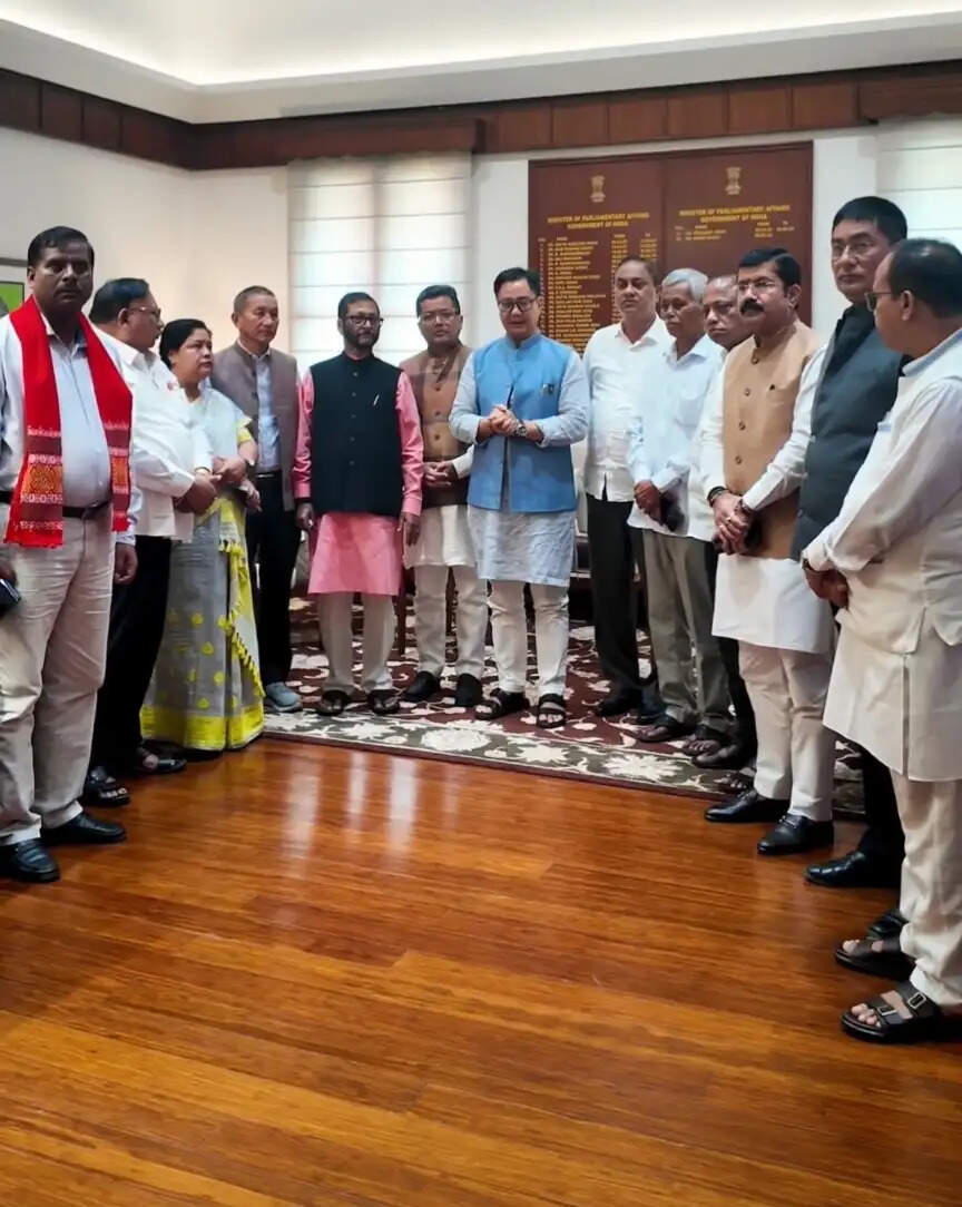 असम-अरुणाचल सीमा विवाद के बीच राज्य के सांसदों से मिले किरेन रिजिजू