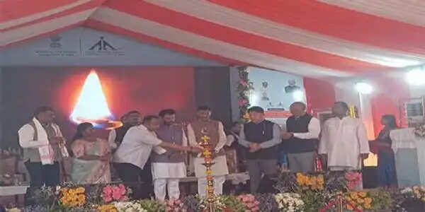 रांची एयरपोर्ट पर अब 10 रुपये में मिलेगा चाय-नाश्ता, केंद्रीय मंत्री ने शुरू की उड़ान कैफे