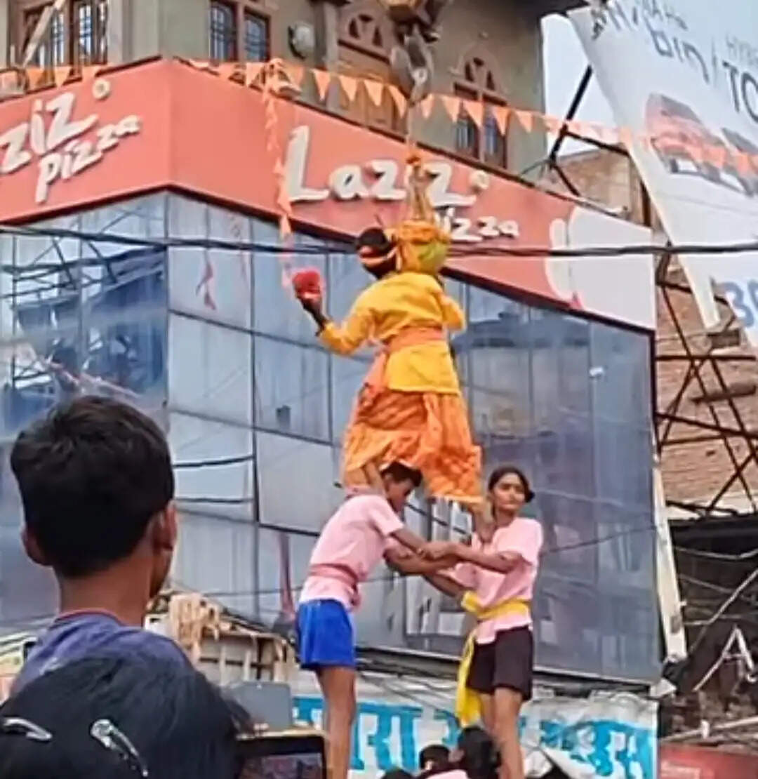 सारण में मटकी फोड़ और सांस्कृतिक कार्यक्रम का हुआ आयोजन