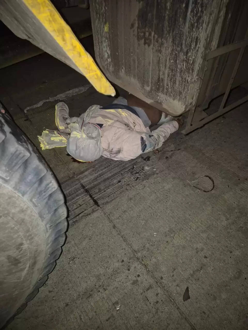 राजगढ़ः कंटेनर की टक्कर से बाइक सवार दो युवकों की मौत