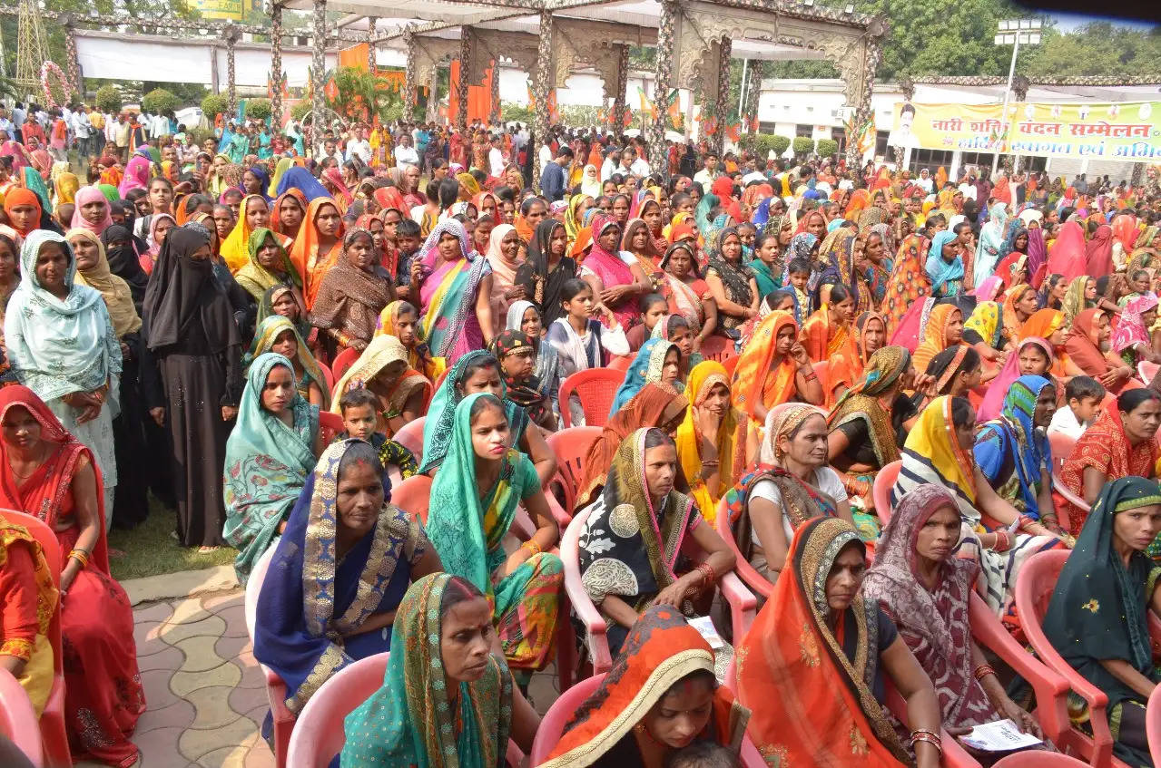 प्रधानमंत्री मोदी के नेतृत्व में महिलाओं की समृद्धि व सम्मान का मार्ग प्रशस्त हुआ : अजय मिश्र