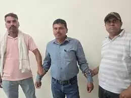 रतलाम में लोकायुक्त की बड़ी कार्रवाई, पटवारी 20 हजार की रिश्वत लेते रंगे हाथ गिरफ्तार, सीमांकन के लिए मांगे थे 30 हजार