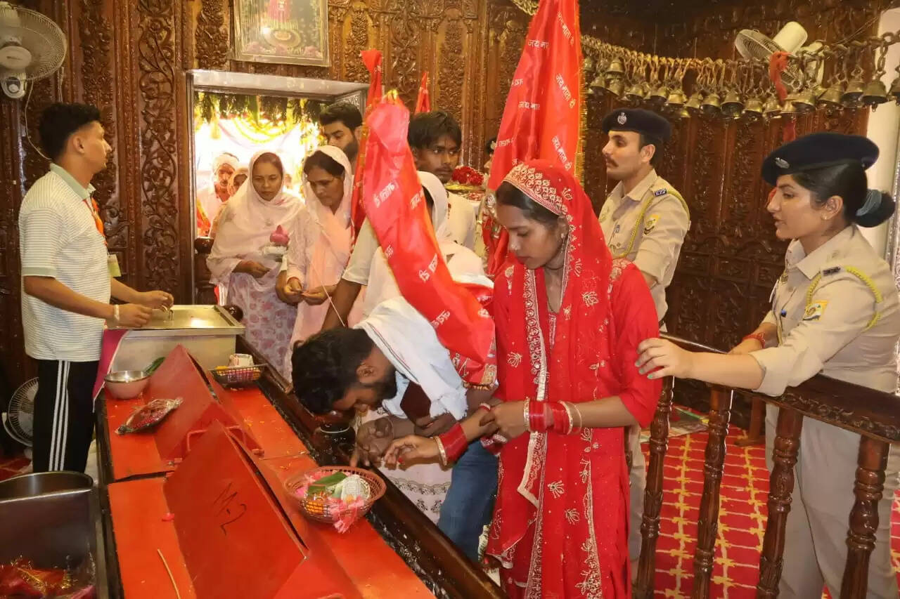 छठे नवरात्र पर त्रिलोकपुर मंदिर में 14 हजार श्रद्धालुओं ने टेका माथा