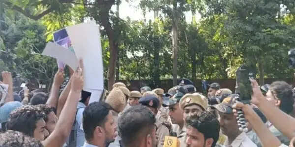 मस्जिदों को निशाना बनाने के विरोध में जंतर-मंतर पर मुस्लिमों का प्रदर्शन, तोड़फोड़ पर रोक की मांग