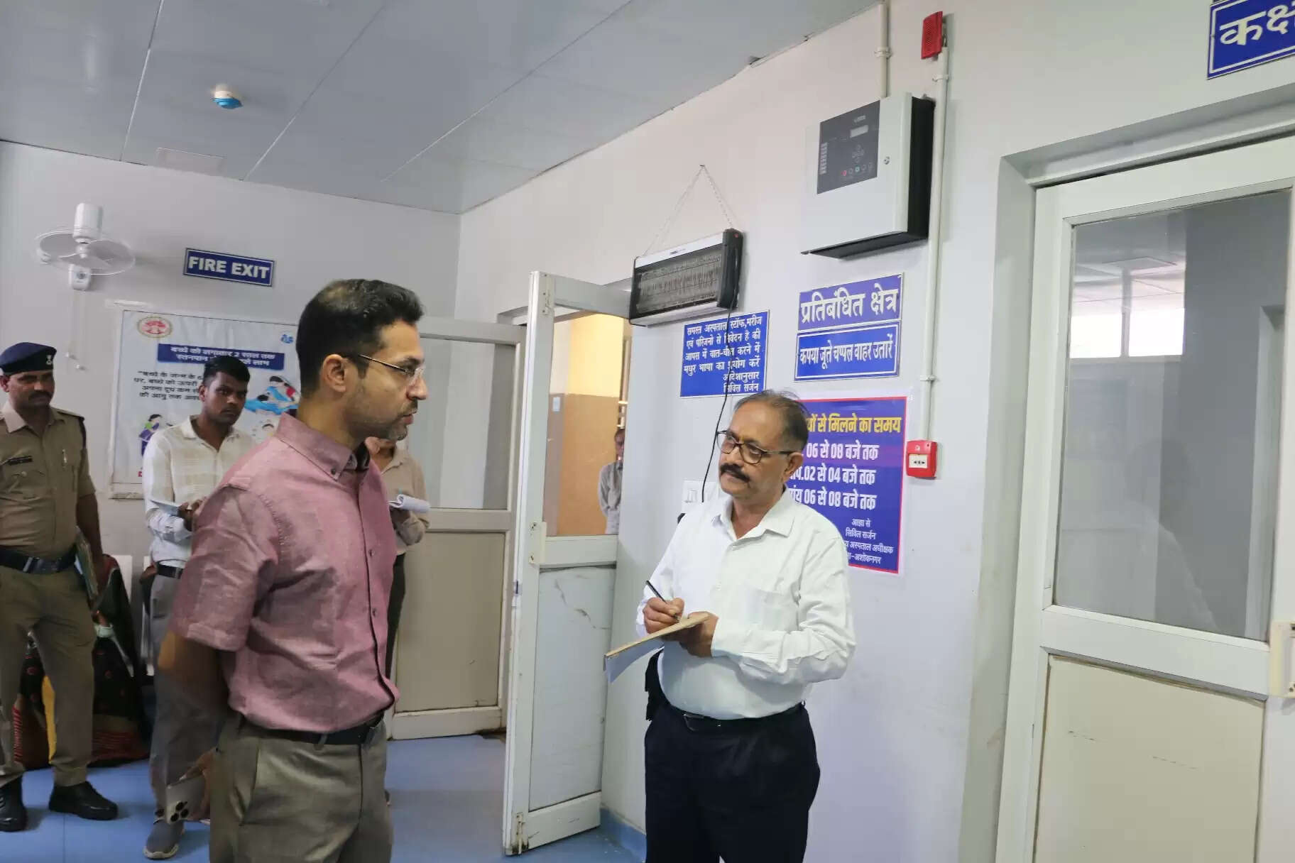 अशोकनगर: एक माह में पांचवीं बार अस्पताल का लिया जायजा, सुबह की जांच रिपोर्ट सुबह ही मिलेगी: कलेक्टर
