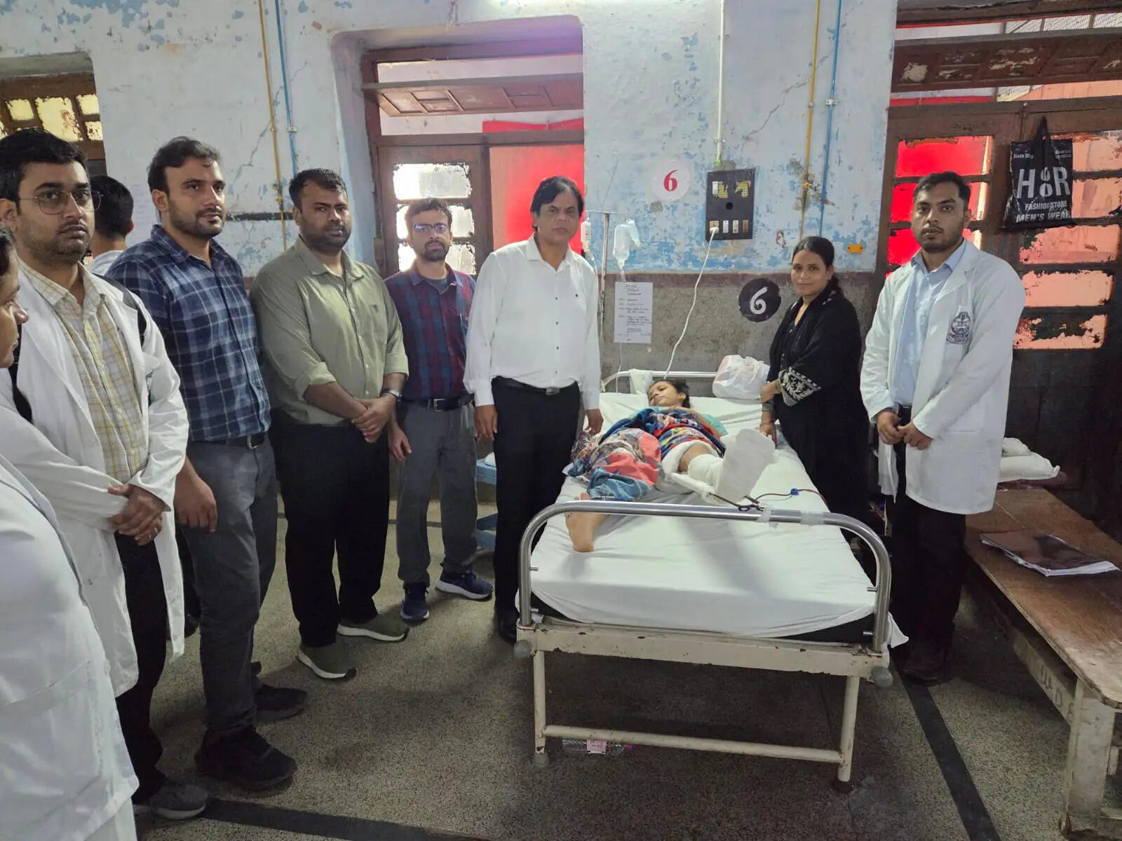 चार साल पुराने इम्प्लांट को जटिल सर्जरी से निकाला, 15 वर्षीय किशोरी को मिली राहत : डॉ. संजय कुमार