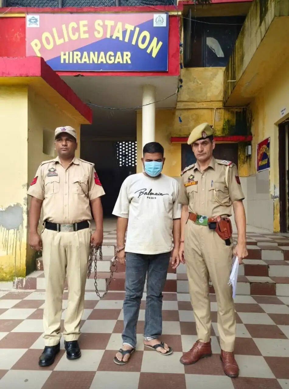 नशा तस्करी पर कठुआ पुलिस की बड़ी कार्रवाई, पिट-एनडीपीएस एक्ट में आरोपी गिरफ्तार कर जेल भेजा