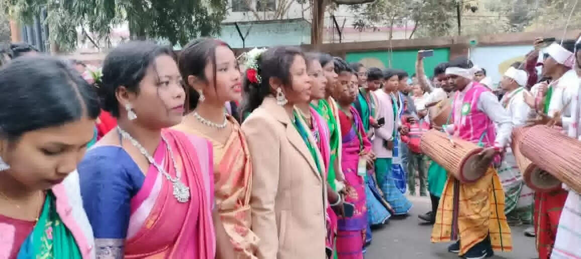 दिसोम मांझी थान में धूमधाम से मना दिसोम सोहराय पोरोब