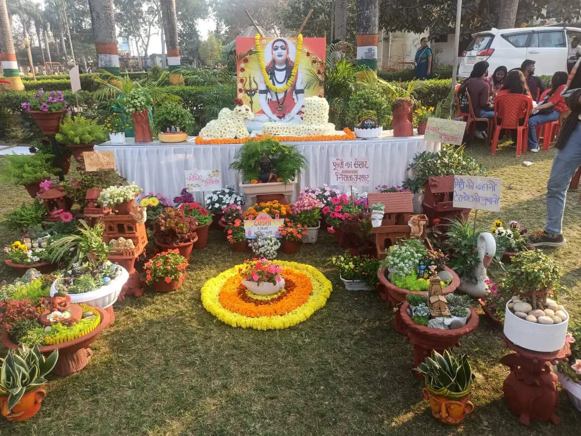 विंध्यवासिनी पार्क में प्रकृति का महाकुंभ, आकर्षण का केन्द्र रहे पुष्प