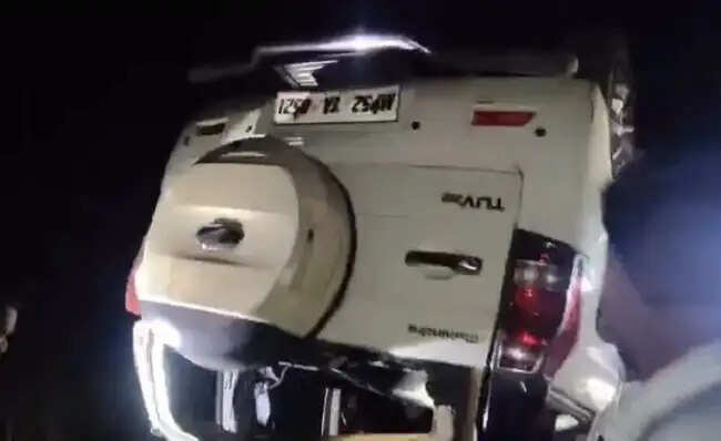 डिंडौरीः तेज रफ्तार कार पलटने से तीन साल की बच्ची की मौत, पिता घायल
