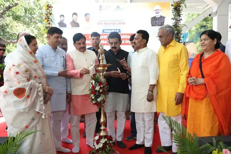 भारत में हवाई सेवाओं का विस्तार अकल्पनीय, अब हर तबके के लिए संभव हुई हवाई यात्रा : मुख्यमंत्री