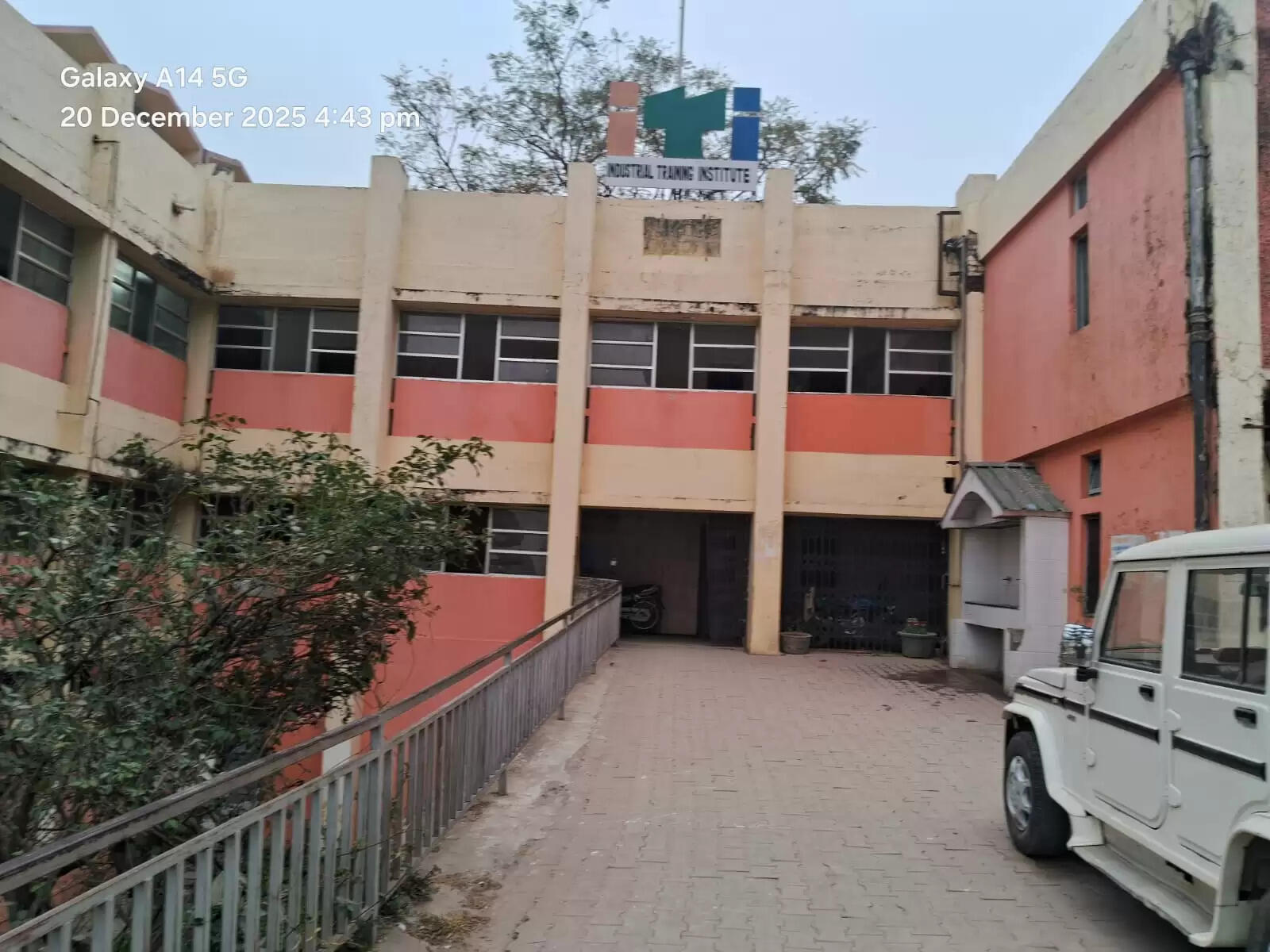 आईटीआई के कैंपस इंटरव्यू में 37 युवाओं का चयन