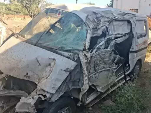 नागौर में कार पलटी, दो युवकों की मौत, छह गंभीर घायल