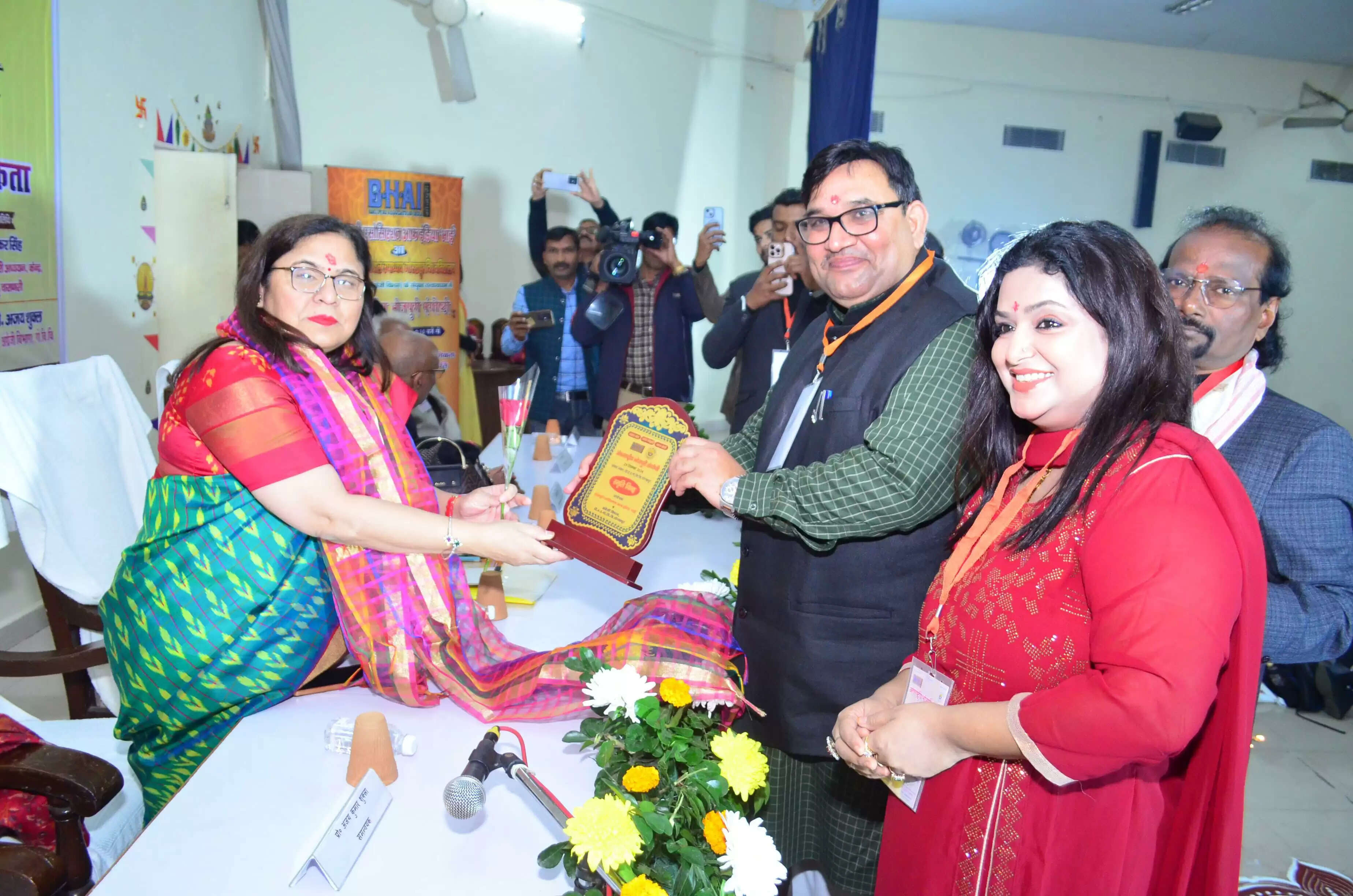 भोजपुरी केवल भाषा नहीं, हमारी संस्कृति और अस्मिता का प्रतीक : कुलपति प्रो. पूनम टंडन